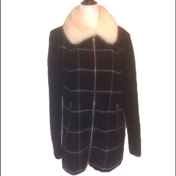 “FOREVER 21” Navy check faux fur collar jacket. - Picture 1 of 16